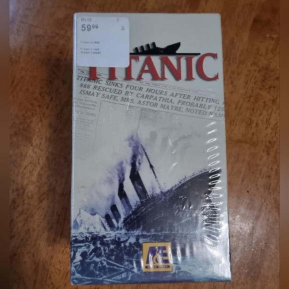 🆕️ TITANIC Vintage 4 VHS Boxed Set - Picture 2 of 6